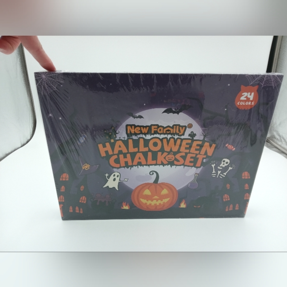 New Family Halloween Chalk Set 24 Colors NIP